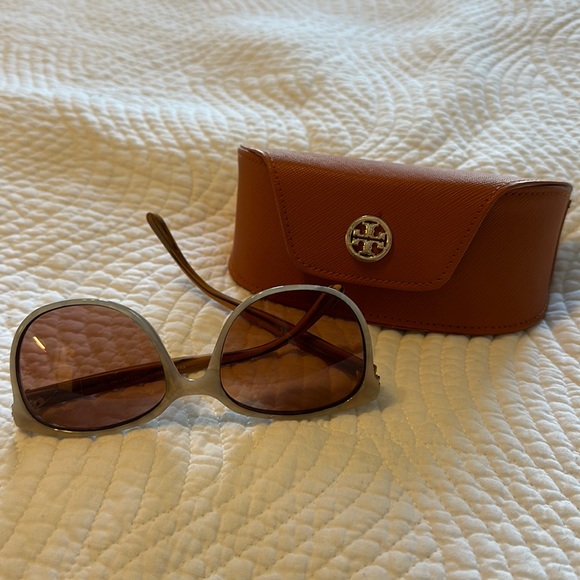 Like new Tory Burch sunglasses - Picture 1 of 5
